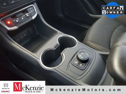 Used 2024 GMC Terrain SLE AWD/4WD image 19