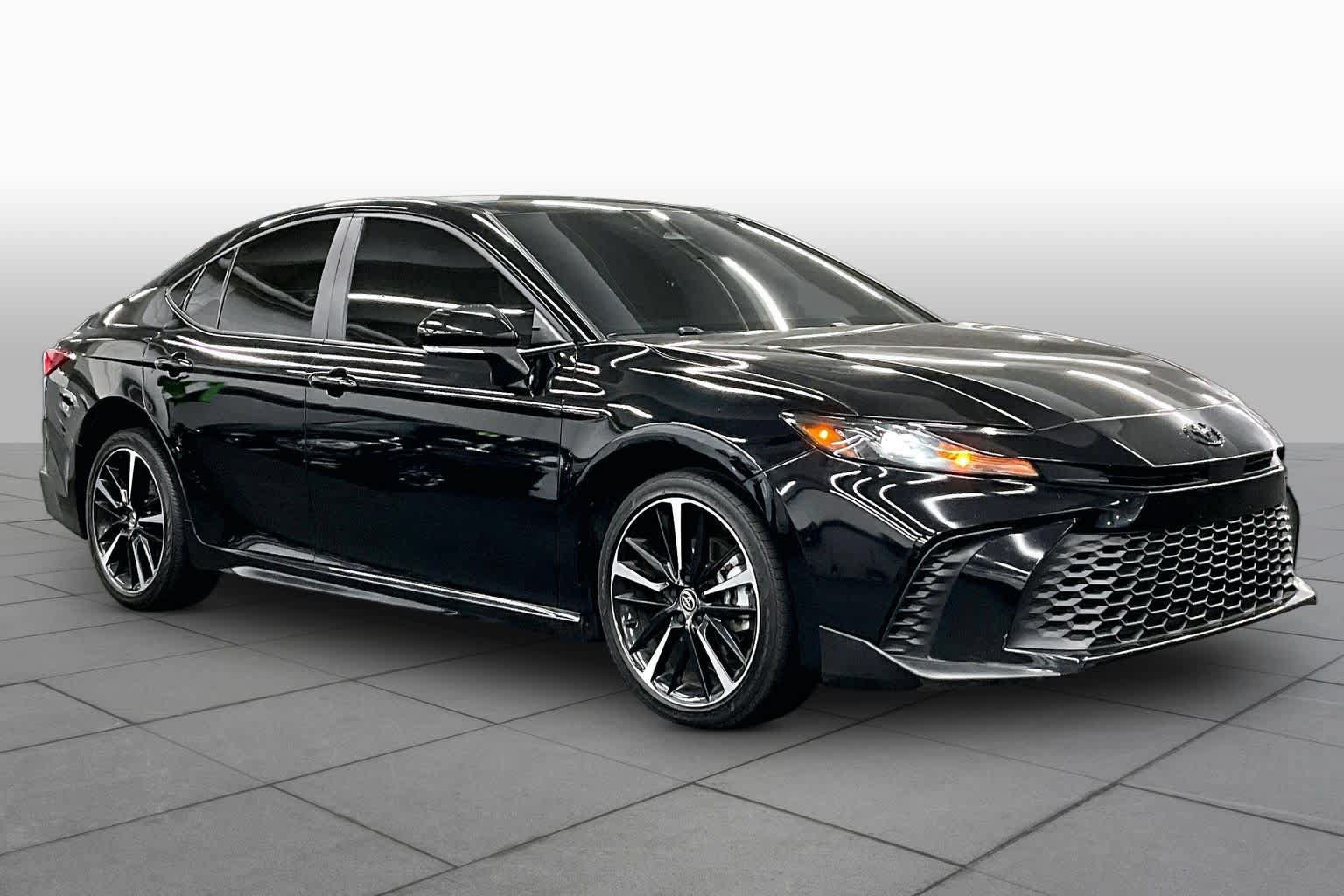 Used 2026 Toyota Camry SE FWD image 2