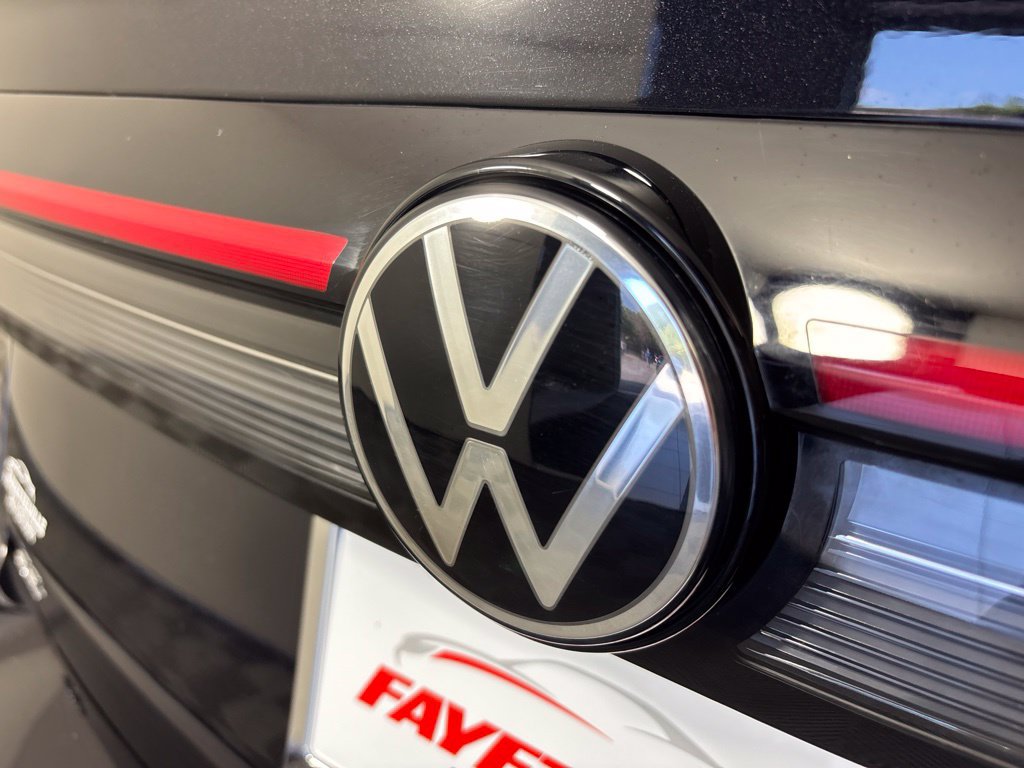 Used 2025 Volkswagen Taos SE FWD image 14