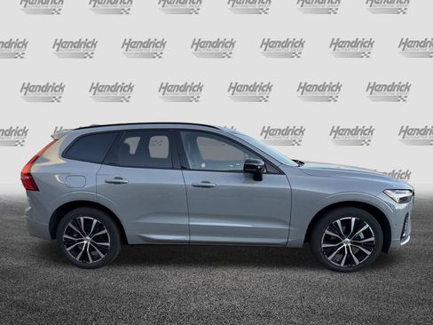 Used 2025 Volvo XC60 B5 Plus image 11