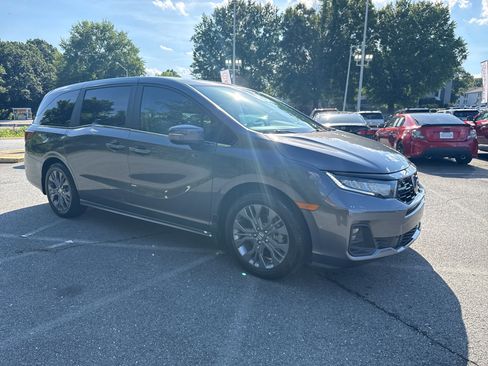 Used 2025 Honda Odyssey Touring image 7