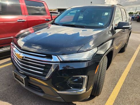 Used 2023 Chevrolet Traverse LT FWD image 2