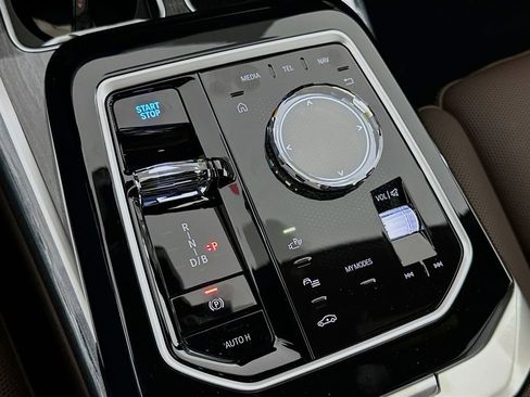 Used 2025 BMW i7 eDrive50 w/ Executive Package image 15