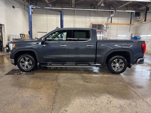 Used 2022 GMC Sierra 1500 SLT w/ X31 Off-Road Package image 3