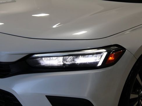 Used 2022 Honda Civic EX image 2