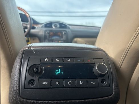 Used 2011 Buick Enclave CXL image 27