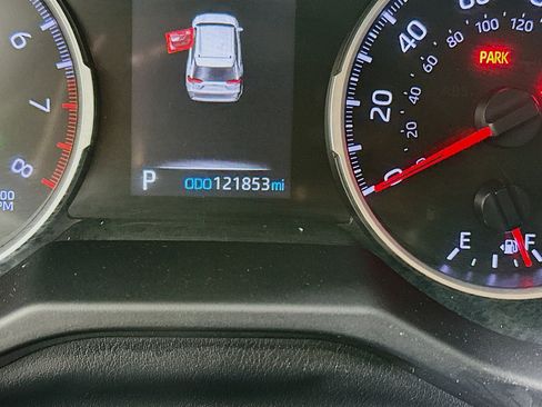 Used 2021 Toyota RAV4 XLE image 19