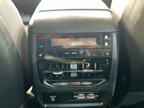 Used 2022 Jeep Grand Cherokee L Limited w/ Luxury Tech Group II image 23