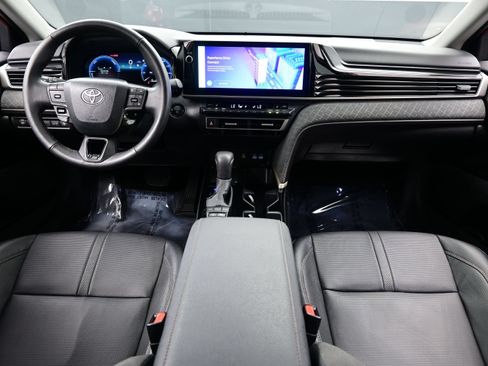 Used 2026 Toyota Camry XLE AWD/4WD image 17