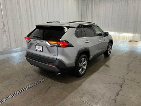 Used 2019 Toyota RAV4 Limited AWD/4WD image 4
