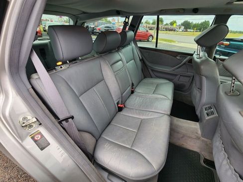 Used 2000 Mercedes-Benz E 320 4MATIC Wagon image 19