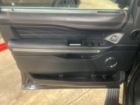 Certified 2022 Ford Expedition Max Platinum image 15