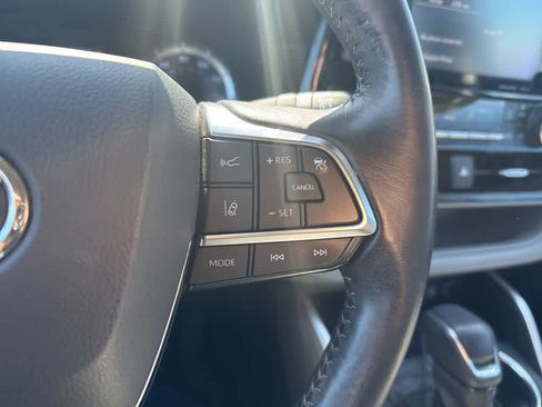 Used 2020 Toyota Highlander LE image 13
