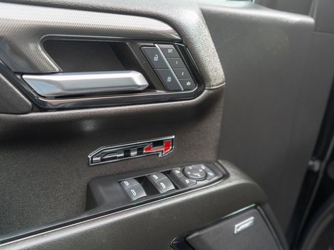 Used 2024 GMC Sierra 1500 AT4 w/ Technology Package image 29