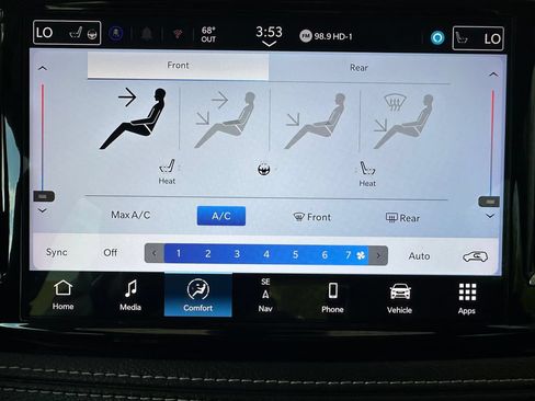 Certified 2024 Chrysler Pacifica Limited FWD image 8
