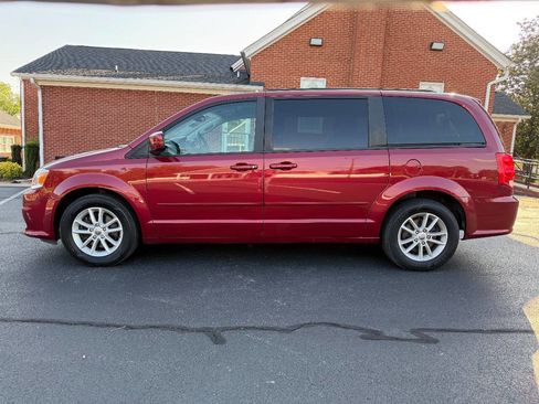Used 2016 Dodge Grand Caravan SXT w/ UConnect Hands-Free Group FWD image 8