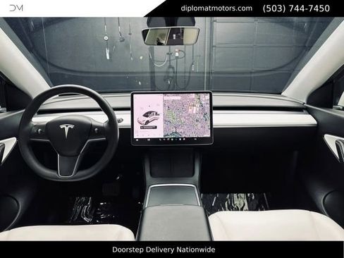Used 2021 Tesla Model Y Long Range AWD/4WD image 23