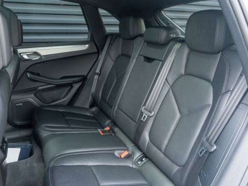 Certified 2026 Porsche Macan AWD/4WD image 38