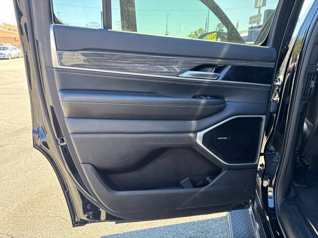 Used 2022 Jeep Wagoneer Series II AWD/4WD image 32