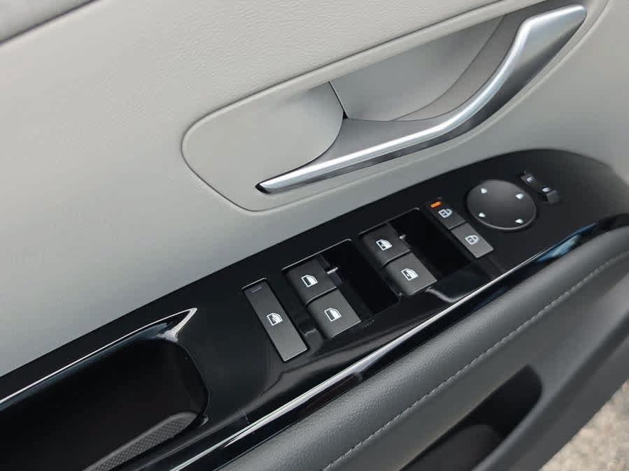 New 2026 Hyundai Tucson Limited w/ Tow & Go Package FWD image 17