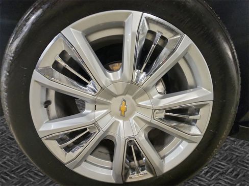 Certified 2024 Chevrolet Suburban High Country w/ Advanced Technology Package image 11