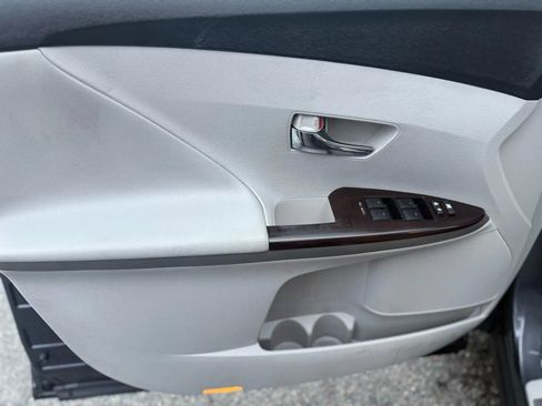 Used 2010 Toyota Venza AWD image 26
