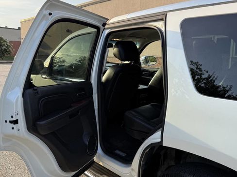 Used 2012 Cadillac Escalade 2WD image 13