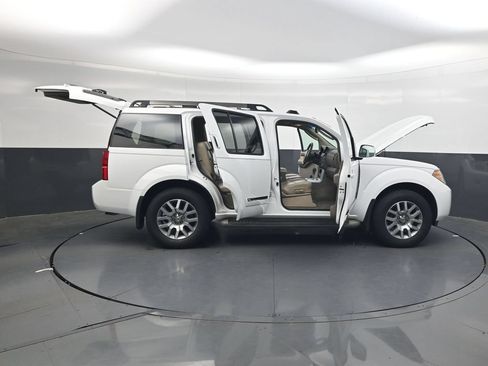 Used 2010 Nissan Pathfinder LE w/ Navigation Pkg AWD/4WD image 50