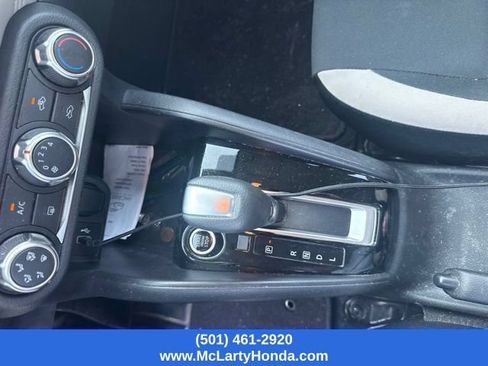 Used 2020 Nissan Versa SV FWD image 9
