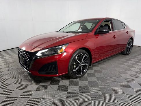 Used 2025 Nissan Altima 2.5 SR FWD image 10