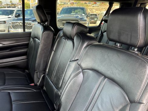 Used 2023 Jeep Wagoneer L Series II image 20