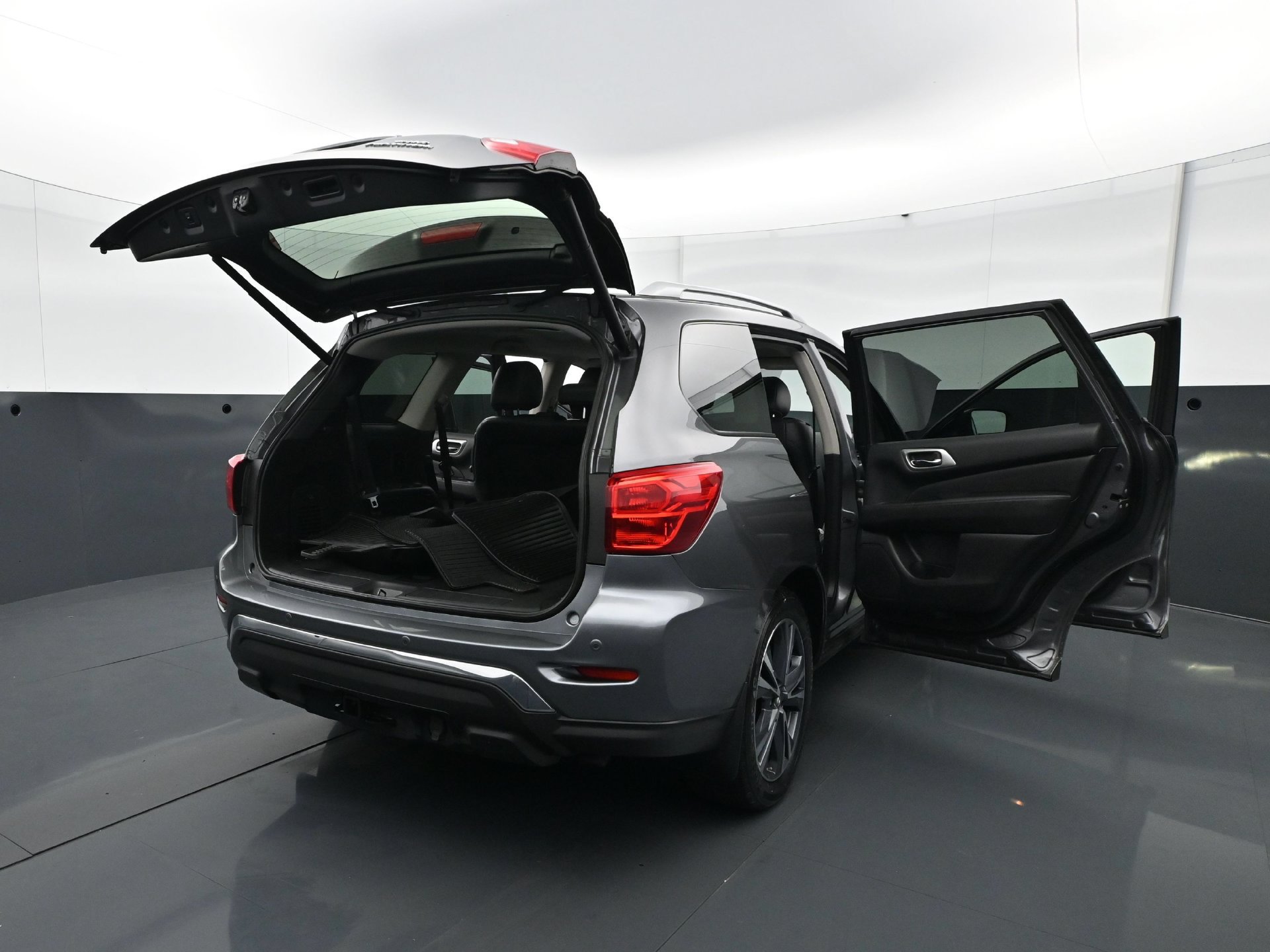 Used 2019 Nissan Pathfinder Platinum AWD/4WD image 38