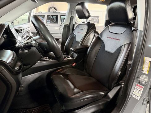 Used 2022 Jeep Compass Trailhawk w/ Trailhawk Convenience Group image 19