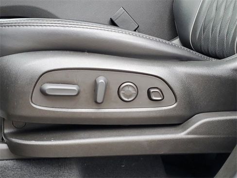 Used 2022 Buick Enclave Avenir w/ Avenir Technology Package image 7