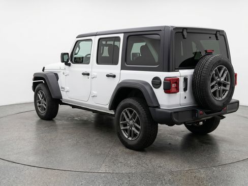 Used 2025 Jeep Wrangler Sport S image 6