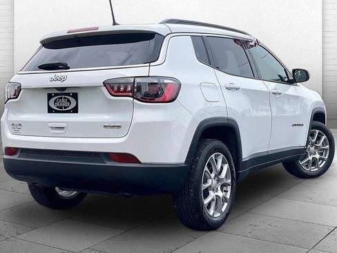 Used 2024 Jeep Compass Latitude AWD/4WD image 14