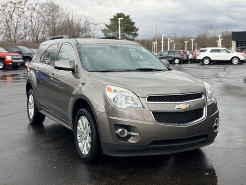 Used 2011 Chevrolet Equinox LT image 2