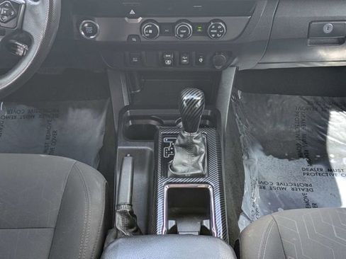 Used 2019 Toyota Tacoma TRD Sport image 17