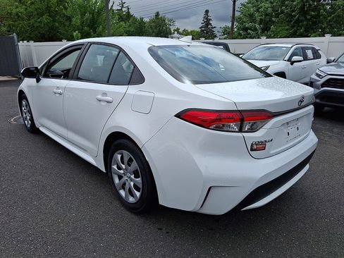 Certified 2021 Toyota Corolla LE FWD image 5