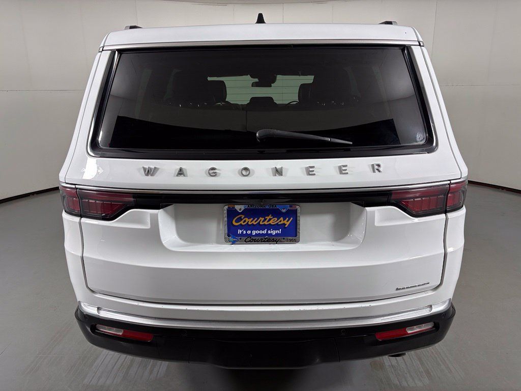 Used 2024 Jeep Wagoneer Series II w/ Flexible Seating Group RWD image 7