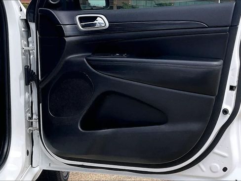 Used 2019 Jeep Grand Cherokee Altitude RWD image 26