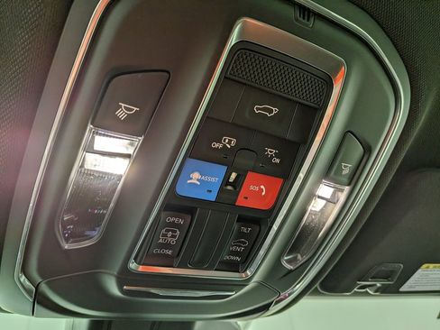 New 2026 Jeep Grand Cherokee Altitude AWD/4WD image 31
