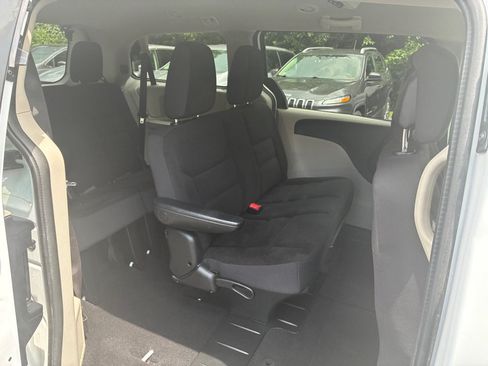 Used 2019 Dodge Grand Caravan SE FWD image 20