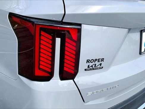 Used 2024 Kia Sorento SX image 28