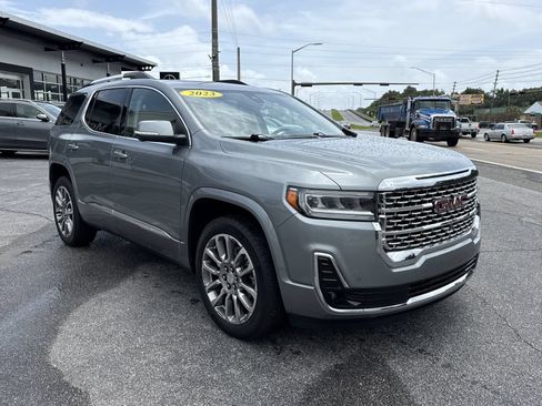 Used 2023 GMC Acadia Denali w/ Denali Ultimate Package FWD image 7
