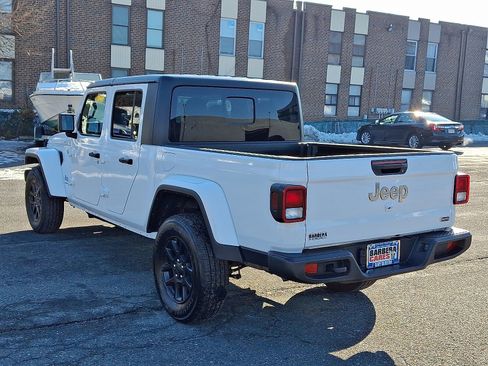Used 2023 Jeep Gladiator Overland image 4
