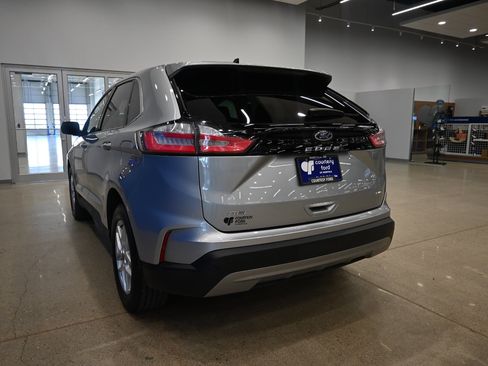 Certified 2024 Ford Edge SEL image 6