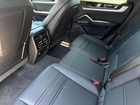 Certified 2026 Porsche Cayenne Coupe AWD/4WD image 30