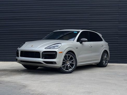 Certified 2022 Porsche Cayenne Turbo S AWD/4WD image 1