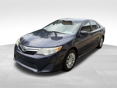 Used 2014 Toyota Camry LE FWD image 19
